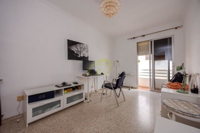 Four bedroom apartment in Arrecife with two parking spaces