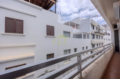 Four bedroom apartment in Arrecife with two parking spaces