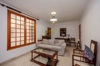 Four bedroom apartment in Arrecife with two parking spaces