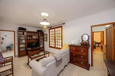 Four bedroom apartment in Arrecife with two parking spaces