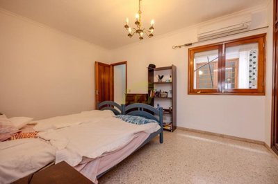 Four bedroom apartment in Arrecife with two parking spaces