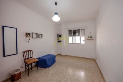 Four bedroom apartment in Arrecife with two parking spaces