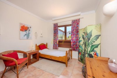 Effortless coastal lifestyle in this Faro Park Villa with pool in Playa Blanca