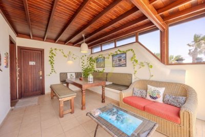 Effortless coastal lifestyle in this Faro Park Villa with pool in Playa Blanca
