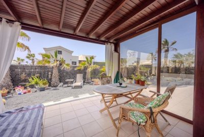 Effortless coastal lifestyle in this Faro Park Villa with pool in Playa Blanca