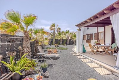 Effortless coastal lifestyle in this Faro Park Villa with pool in Playa Blanca