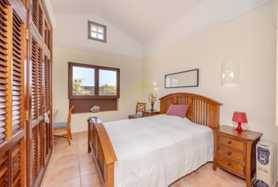 Effortless coastal lifestyle in this Faro Park Villa with pool in Playa Blanca