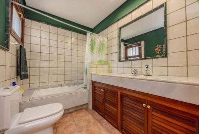 Effortless coastal lifestyle in this Faro Park Villa with pool in Playa Blanca