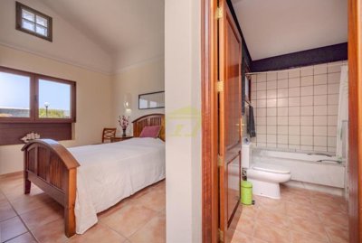 Effortless coastal lifestyle in this Faro Park Villa with pool in Playa Blanca