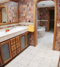 5 Bedroom 5 bathroom property with private garden & terrace in Puerto Calero