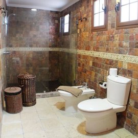 5 Bedroom 5 bathroom property with private garden & terrace in Puerto Calero