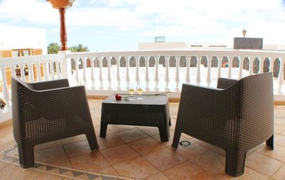 5 Bedroom 5 bathroom property with private garden & terrace in Puerto Calero