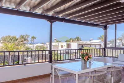 Fantastic semidetached villa with sea views in Playa Blanca