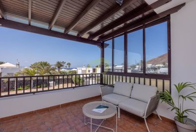 Fantastic semidetached villa with sea views in Playa Blanca