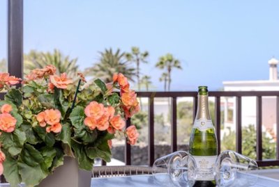 Fantastic semidetached villa with sea views in Playa Blanca