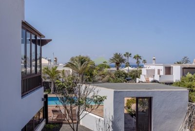 Fantastic semidetached villa with sea views in Playa Blanca