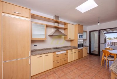 Fantastic semidetached villa with sea views in Playa Blanca