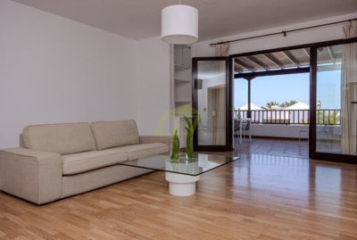 Fantastic semidetached villa with sea views in Playa Blanca