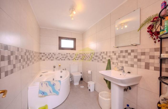 Image No.14-5 Bed Villa for sale