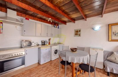 Villa with guest apartment and private swimming pool in rural Tahiche