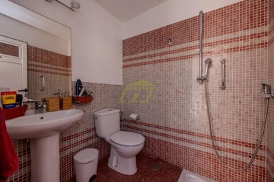 4 bedroom property with generous garden in Prime Tías location