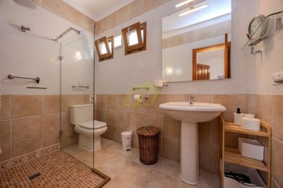 Stylish villa with private pool, garage, and sea views in Playa Blanca