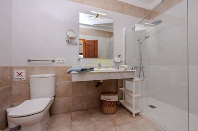 Stylish villa with private pool, garage, and sea views in Playa Blanca