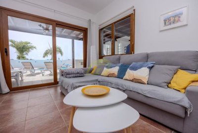 Stylish villa with private pool, garage, and sea views in Playa Blanca