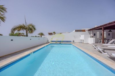 Stylish villa with private pool, garage, and sea views in Playa Blanca