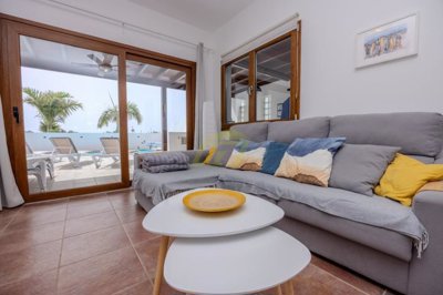 Stylish villa with private pool, garage, and sea views in Playa Blanca