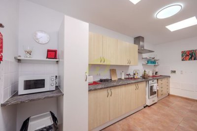 Stylish villa with private pool, garage, and sea views in Playa Blanca