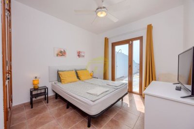 Stylish villa with private pool, garage, and sea views in Playa Blanca