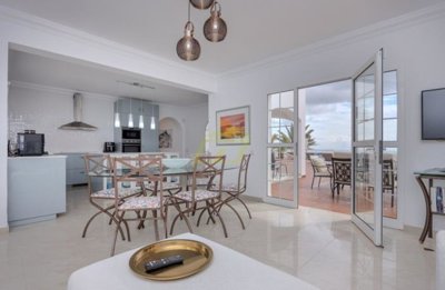 5 Bedroom, 5 Bathroom Villa with separate apartment and private pool in Tabayesco