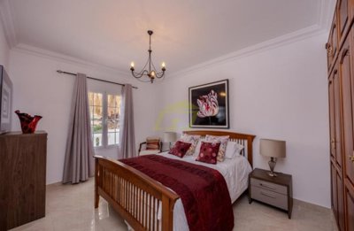 5 Bedroom, 5 Bathroom Villa with separate apartment and private pool in Tabayesco