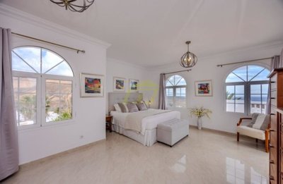 5 Bedroom, 5 Bathroom Villa with separate apartment and private pool in Tabayesco