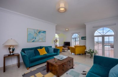 5 Bedroom, 5 Bathroom Villa with separate apartment and private pool in Tabayesco