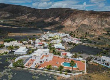 5 Bedroom, 5 Bathroom Villa with separate apartment and private pool in Tabayesco