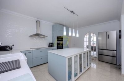 5 Bedroom, 5 Bathroom Villa with separate apartment and private pool in Tabayesco
