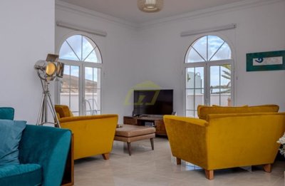 5 Bedroom, 5 Bathroom Villa with separate apartment and private pool in Tabayesco