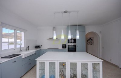 5 Bedroom, 5 Bathroom Villa with separate apartment and private pool in Tabayesco