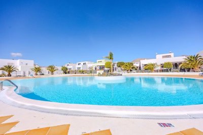 1 Bedroom Bungalow in Sought-After Puerto Calero Complex with Pool