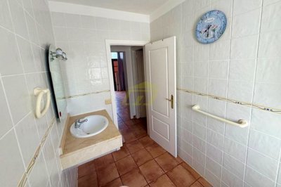 1 Bedroom Bungalow in Sought-After Puerto Calero Complex with Pool