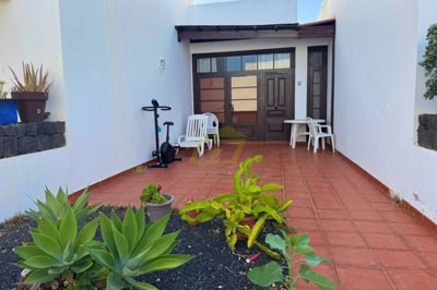 1 Bedroom Bungalow in Sought-After Puerto Calero Complex with Pool