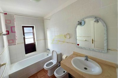 1 Bedroom Bungalow in Sought-After Puerto Calero Complex with Pool