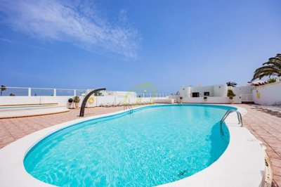 Stunning 2 bedroom bungalow on a front line gated complex in Playa Honda