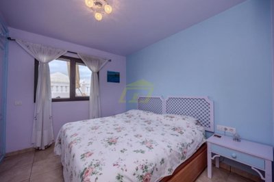 Stunning 2 bedroom bungalow on a front line gated complex in Playa Honda