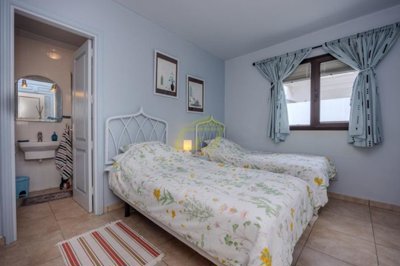 Stunning 2 bedroom bungalow on a front line gated complex in Playa Honda