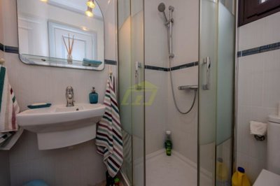 Stunning 2 bedroom bungalow on a front line gated complex in Playa Honda