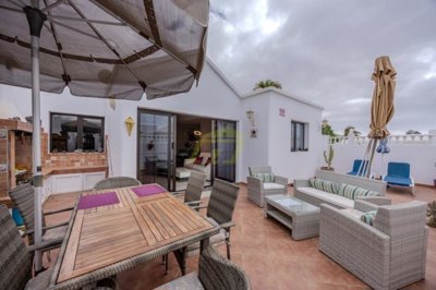 Stunning 2 bedroom bungalow on a front line gated complex in Playa Honda