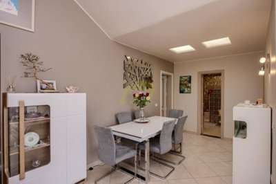 Stunning 2 bedroom bungalow on a front line gated complex in Playa Honda